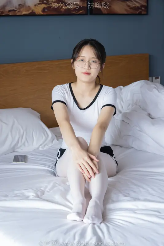 [BoBoSocks袜啵啵] 积分限定作品 NO.004 熊熊-板鞋、白棉袜、白丝（花絮版） - BoBoSocks袜啵啵